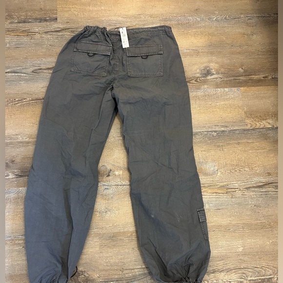 Garage grey parachute pants, never worn, still has tag - Picture 2 of 3